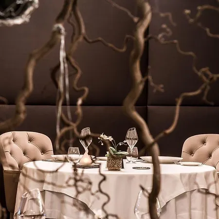 Au Coeur Du Village Hotel 5*