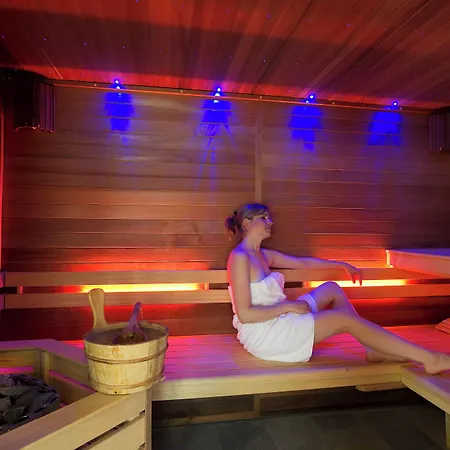 Au Coeur Du Village Hotel 5*