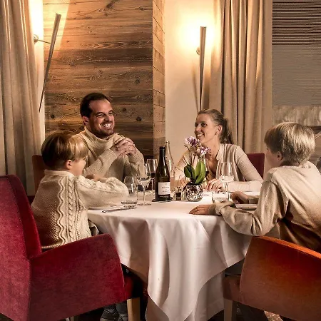 Au Coeur Du Village Hotel